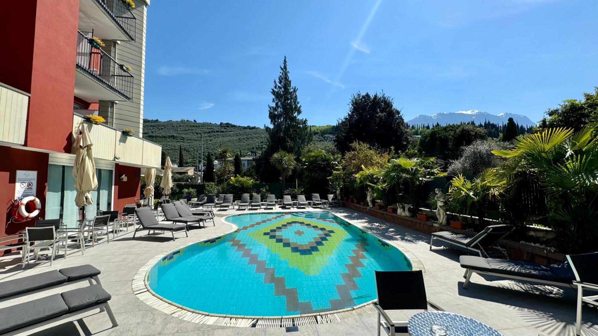 Hotel Royal Riva del Garda Bagian luar foto